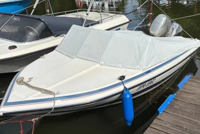 1989 Glastron Laraya SSV144