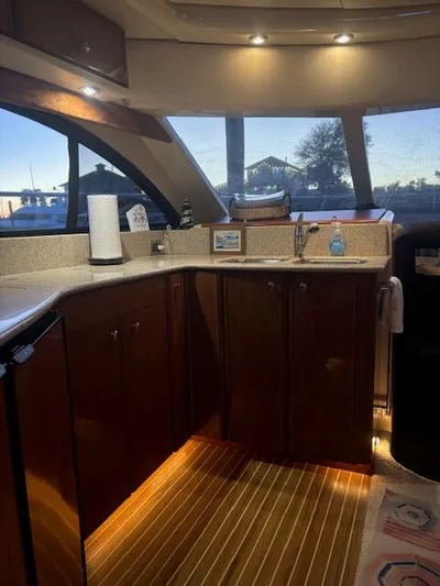 Why Knot Yacht Photos Pics Interior of 2006 Meridian 411 Sedan yacht.