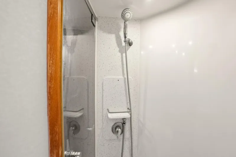 Thought About It Yacht Photos Pics 2007 Tiara Yachts 4300 Sovran - Head