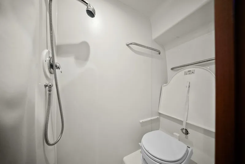 Thought About It Yacht Photos Pics 2007 Tiara Yachts 4300 Sovran - Head