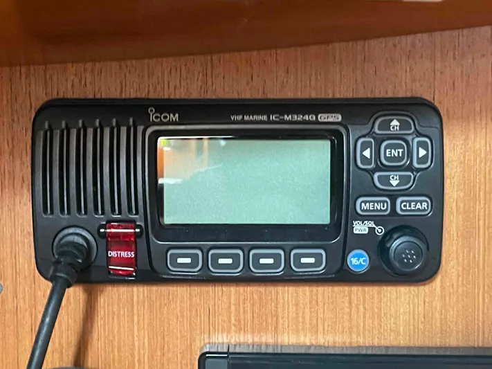 Karisma Yacht Photos Pics ICOM VHF Marine Radio IC-M324G on Jeanneau Sun Odyssey 45, 2006 model.