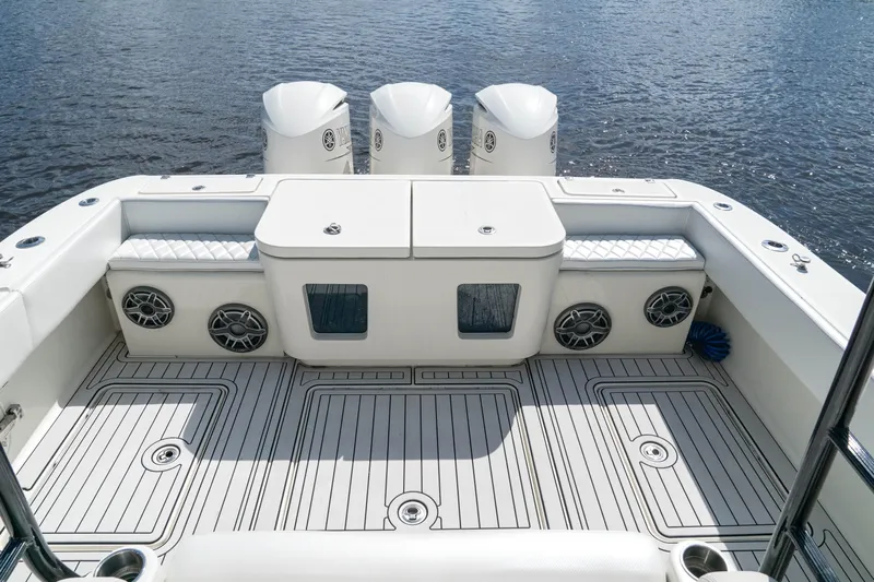  Yacht Photos Pics 2018 HCB 39 Speciale boat deck with triple engines and seating.