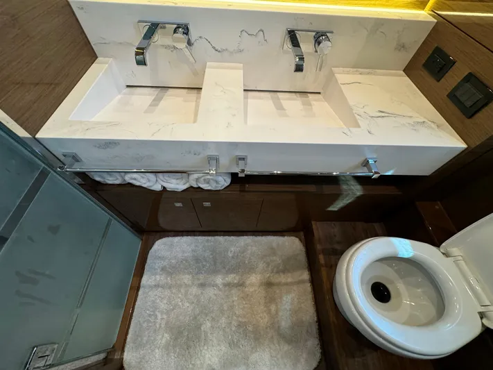 Engine Warranty X Seakeeper Yacht Photos Pics 