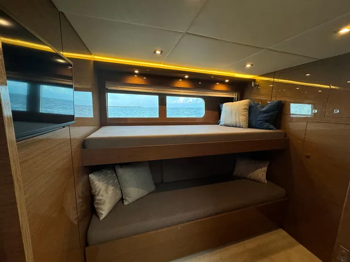 Engine Warranty X Seakeeper Yacht Photos Pics 