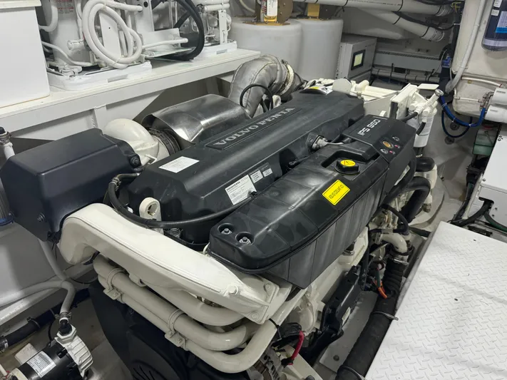 Engine Warranty X Seakeeper Yacht Photos Pics 