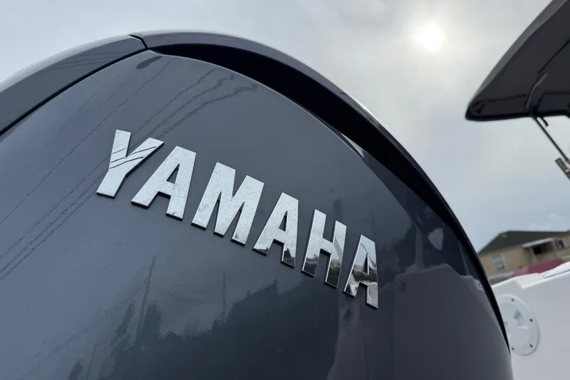  Yacht Photos Pics Yamaha logo on a 2024 Solara S-250 Coupe, under a cloudy sky.