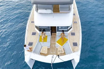 Aventura 56 Motor Yacht