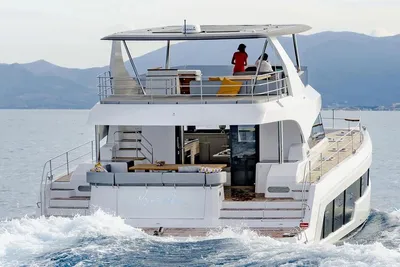 Aventura 56 Motor Yacht