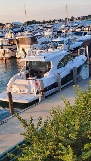 2017-45-cruisers-yachts-45-cantius