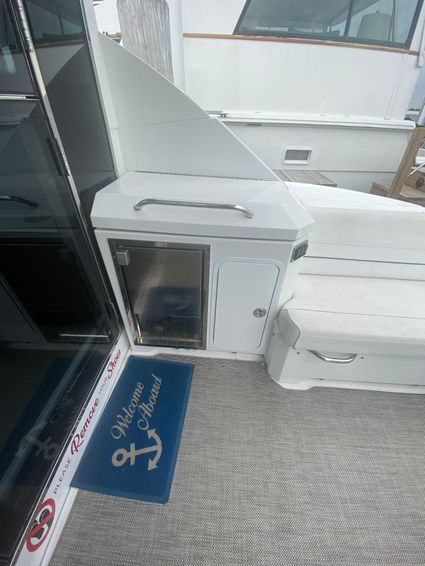 2017-45-cruisers-yachts-45-cantius