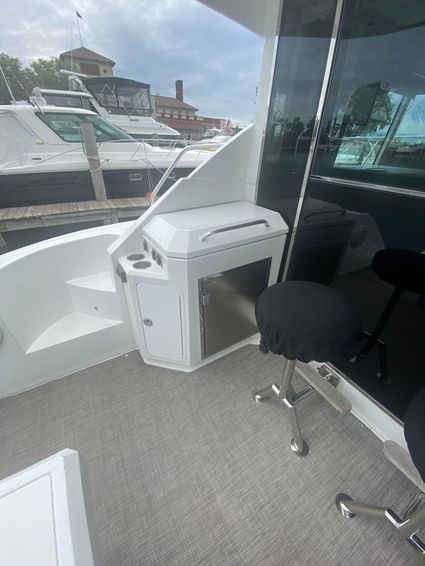 2017-45-cruisers-yachts-45-cantius