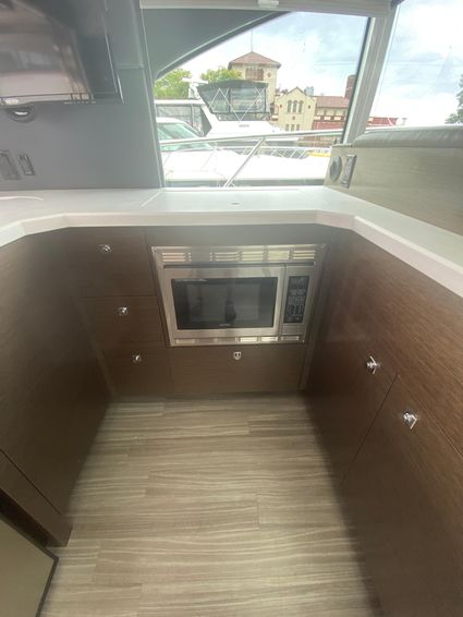2017-45-cruisers-yachts-45-cantius