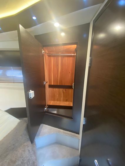 2017-45-cruisers-yachts-45-cantius