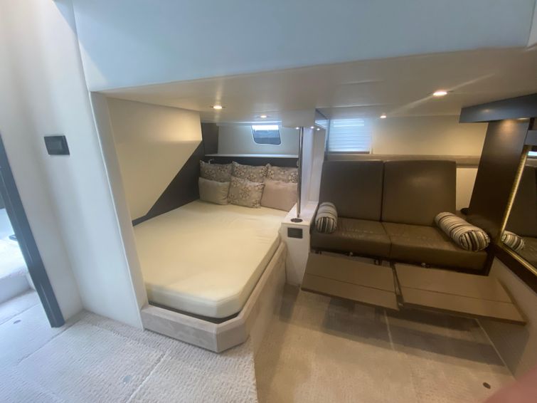 2017-45-cruisers-yachts-45-cantius