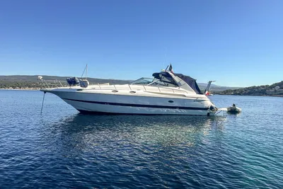 1997 Cruisers Yachts 4270
