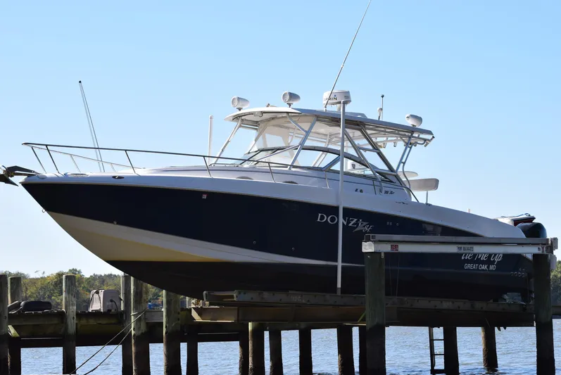 Tie Me Up Yacht Photos Pics 2005 Donzi 38 ZSF boat on lift, docked by the water.