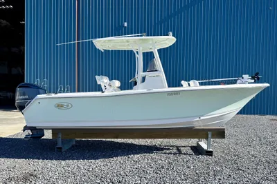 2017 Sea Hunt Triton 225