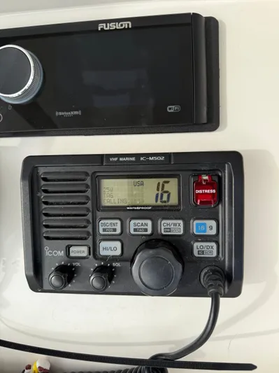 Split Decision Yacht Photos Pics ICOM VHF-M502 radio on Ocean Yachts 46 Super Sport, 2005 model.