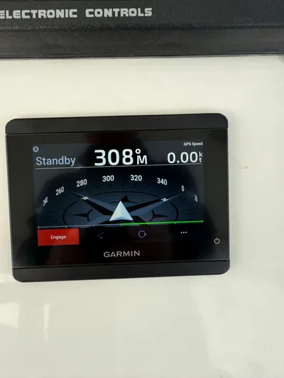 Split Decision Yacht Photos Pics Garmin navigation system on Ocean Yachts 46 Super Sport 2005.