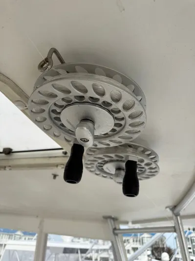 Split Decision Yacht Photos Pics Fishing reels on Ocean Yachts 46 Super Sport, year 2005.