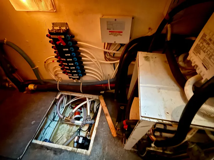 Split Decision Yacht Photos Pics Engine room of 2005 Ocean Yachts 46 Super Sport with wiring.