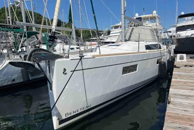 Beneteau Oceanis 38.1