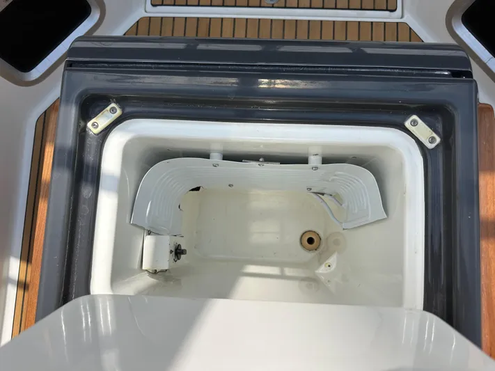 Edwina Yacht Photos Pics 