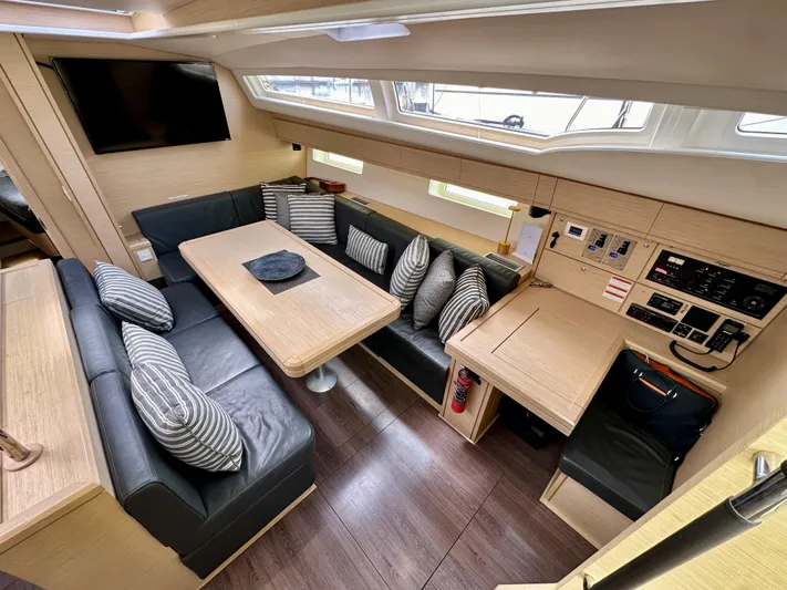 Edwina Yacht Photos Pics 