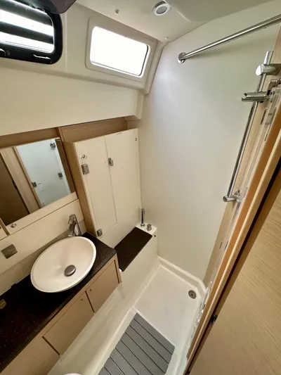 Edwina Yacht Photos Pics 