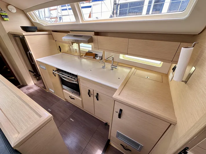 Edwina Yacht Photos Pics 