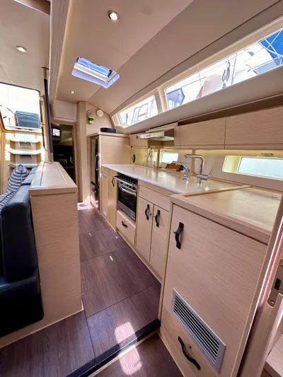 Edwina Yacht Photos Pics 