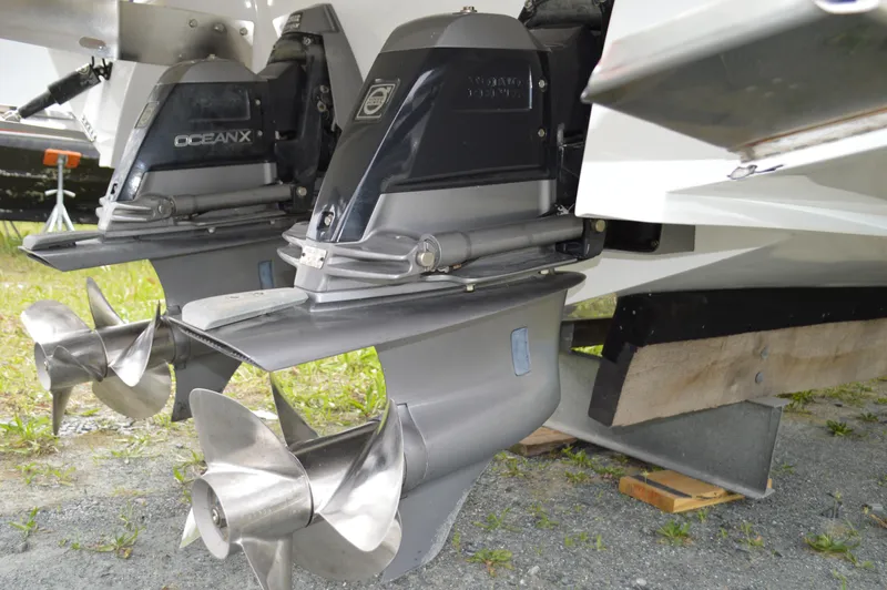 Nueve Yacht Photos Pics Cobalt 302 - Drives (2)