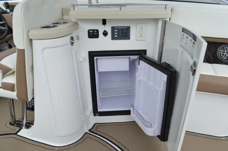 Nueve Yacht Photos Pics Cobalt 302 - Refrigeration