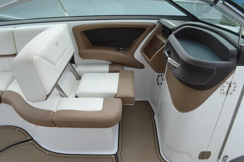 Nueve Yacht Photos Pics Cobalt 302 - Passenger Seat