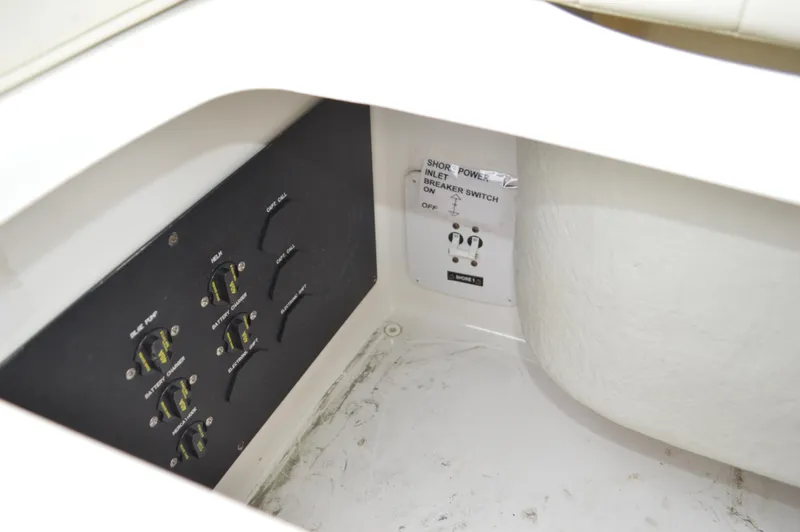 Nueve Yacht Photos Pics Cobalt 302 - Electrical Panel