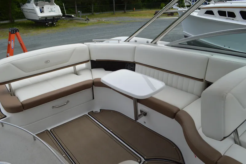 Nueve Yacht Photos Pics Cobalt 302 - Cockpit Table