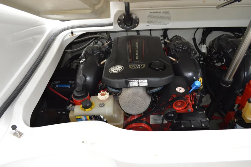 Nueve Yacht Photos Pics Cobalt 302 - Port Engine