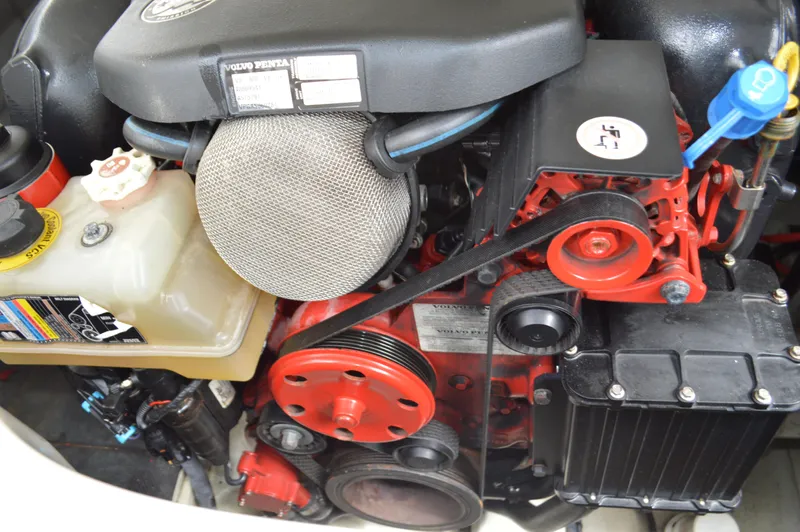 Nueve Yacht Photos Pics Cobalt 302 - Port Engine (2)