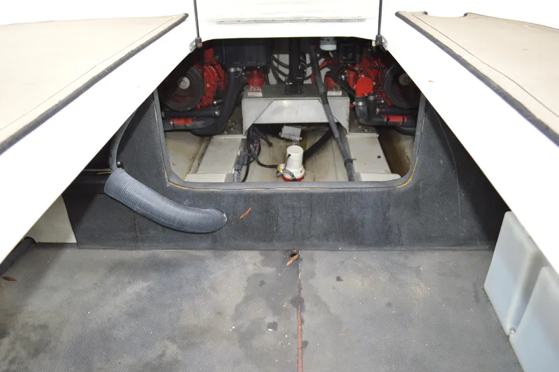 Nueve Yacht Photos Pics Cobalt 302 - Cockpit Storage