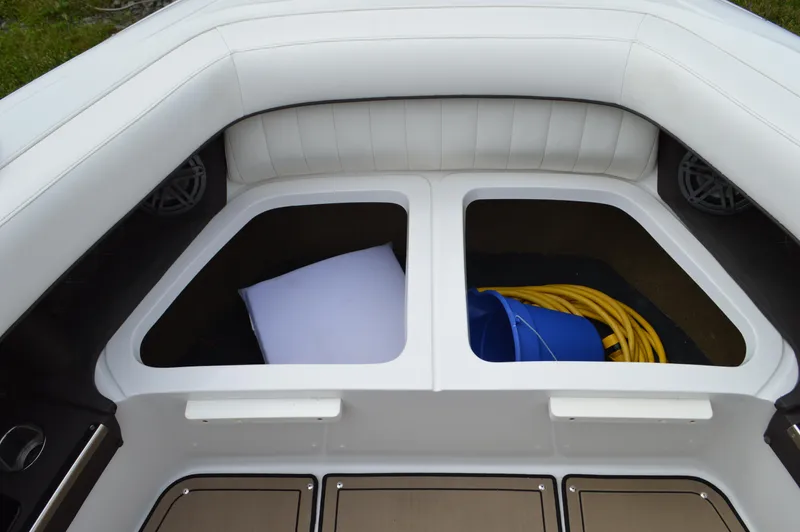 Nueve Yacht Photos Pics Cobalt 302 - Bow Storage