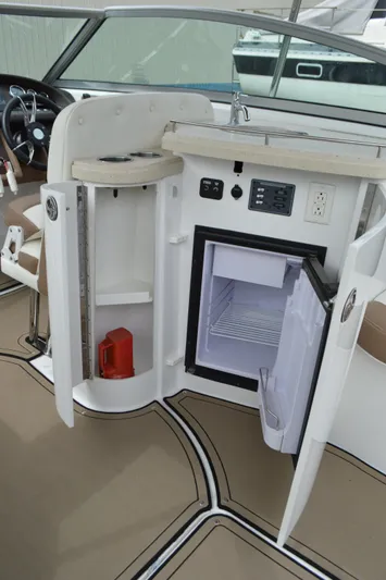 Nueve Yacht Photos Pics Cobalt 302 - Refrigeration and Storage