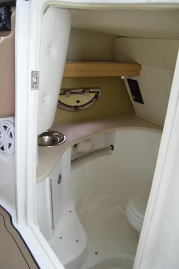 Nueve Yacht Photos Pics Cobalt 302 - Head (2)