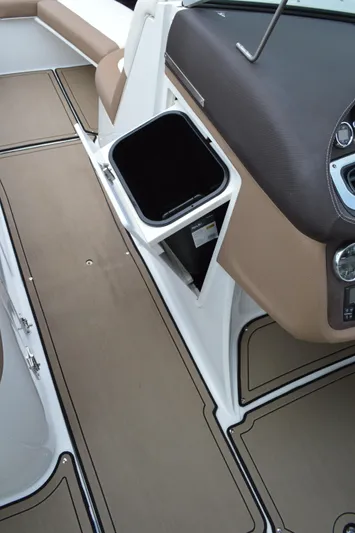 Nueve Yacht Photos Pics Cobalt 302 - Trash Can