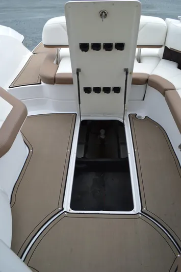 Nueve Yacht Photos Pics Cobalt 302 - Cockpit Storage