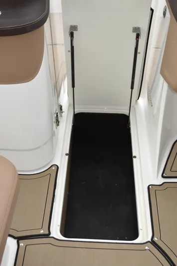 Nueve Yacht Photos Pics Cobalt 302 - Center Cockpit Storage