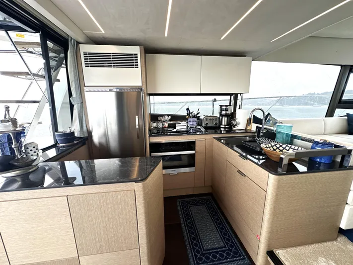  Yacht Photos Pics 2019 Prestige Yachts 590 Fly