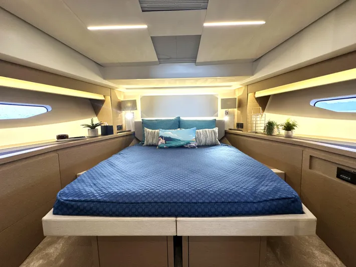  Yacht Photos Pics 2019 Prestige Yachts 590 Fly