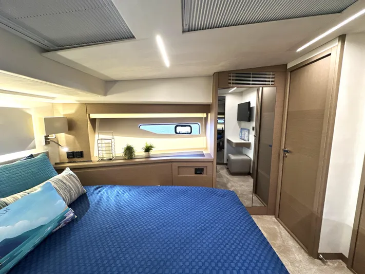  Yacht Photos Pics 2019 Prestige Yachts 590 Fly