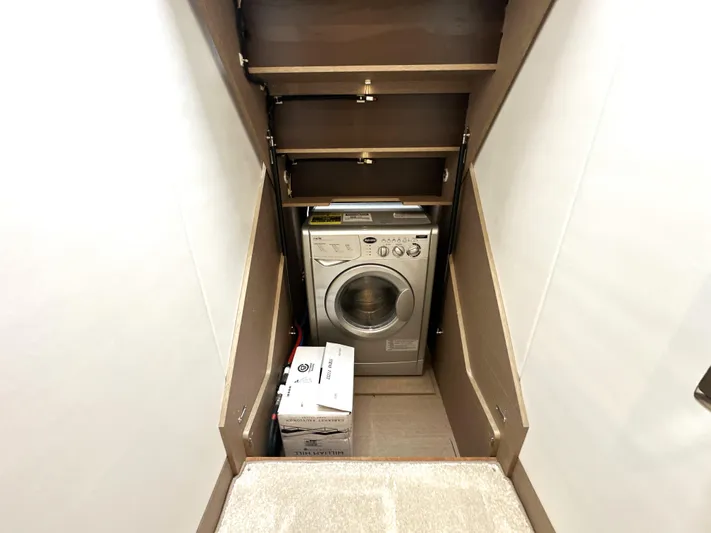  Yacht Photos Pics 2019 Prestige Yachts 590 Fly