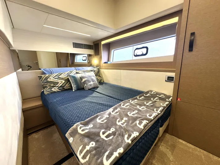  Yacht Photos Pics 2019 Prestige Yachts 590 Fly